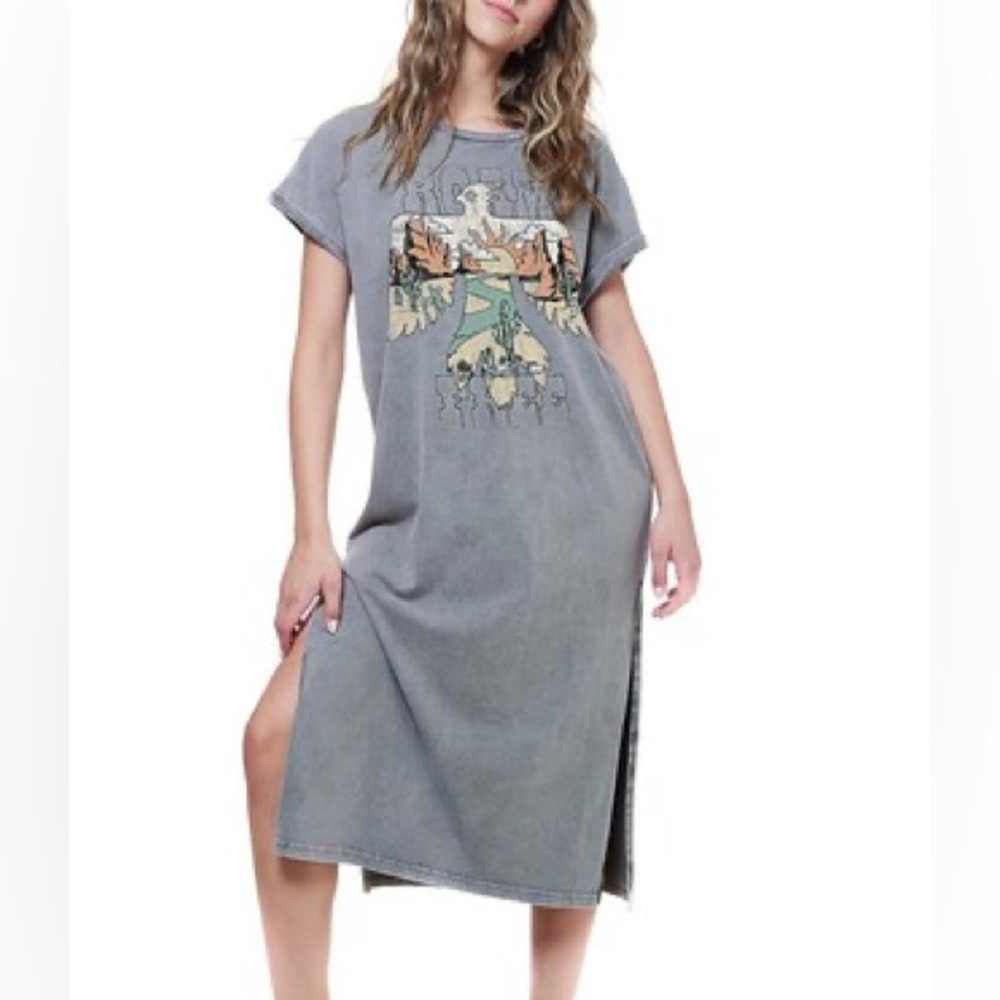 Zutter “Roam Free” Graphic T-Shirt Dress – Size M/L